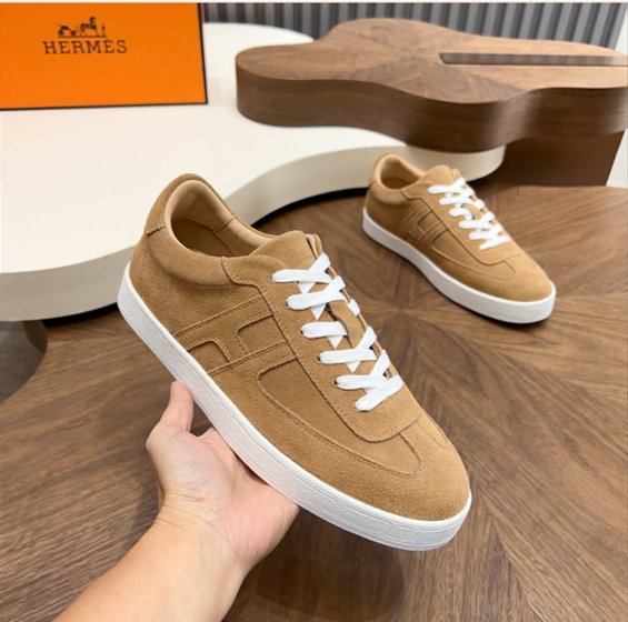 HERMES Boomerang Round-Tip Lace-Up Low-Top Sneaker, 2.6