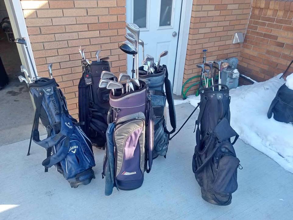 Golf clubs and golf Bag 700k for a bag