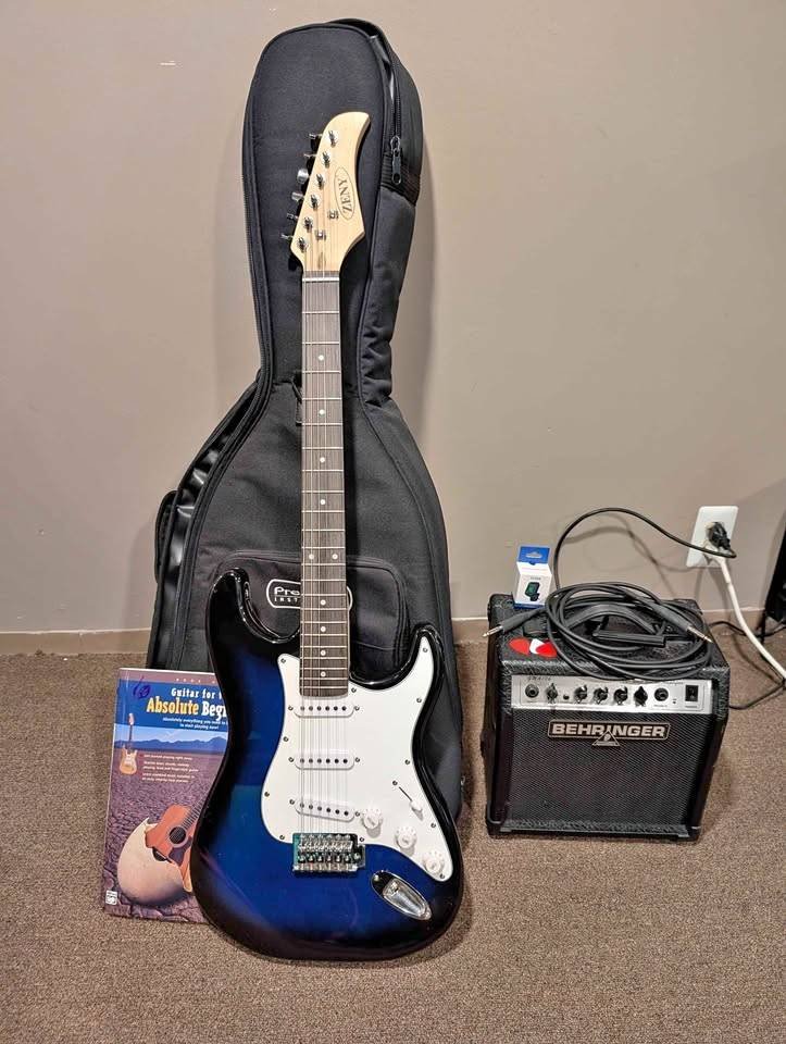 Electric Guitar w/Amp, Tuner, Cable, Beginner Book, Pic