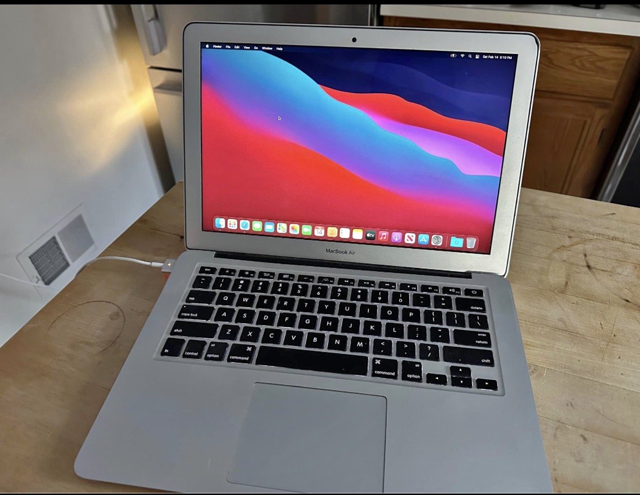 13" MacBook Air (Early 2014) - 4GB RAM / i5 - Includes 