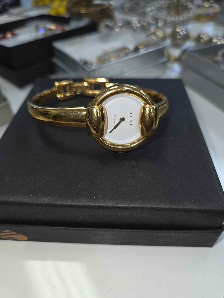 Womens Gucci watch 1400L