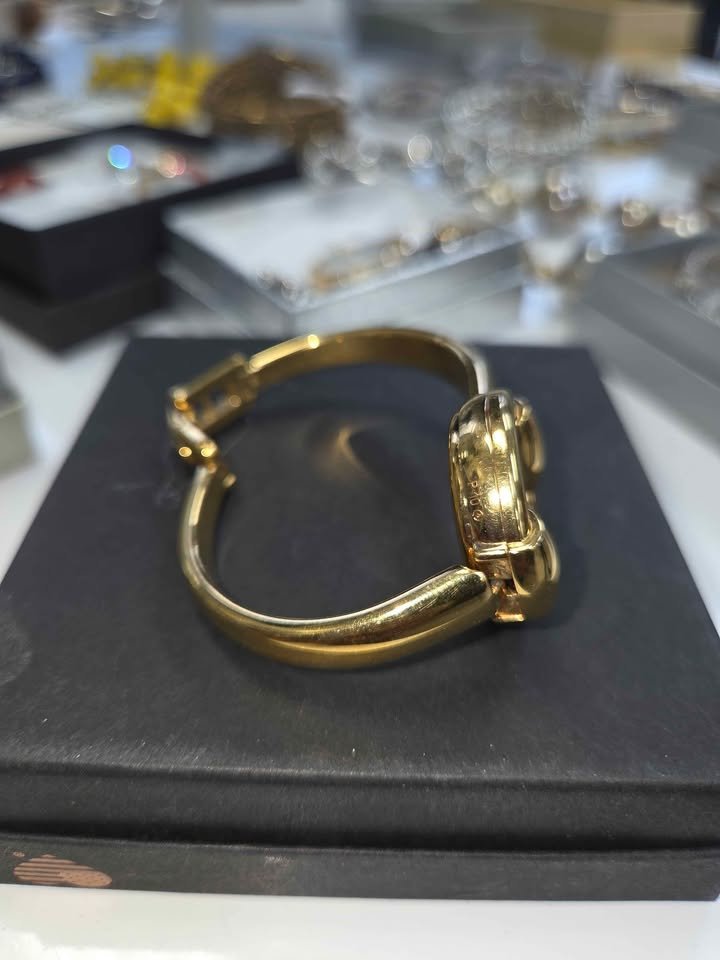 Womens Gucci watch 1400L