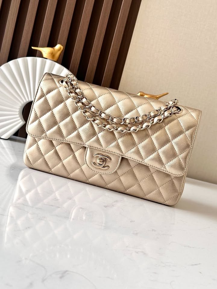 Chanel&amp;#039;s new champagne gold fashion handbag