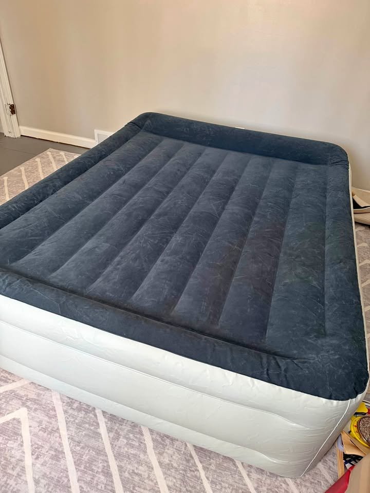 Intex queen inflatable 18 inch Air bed.