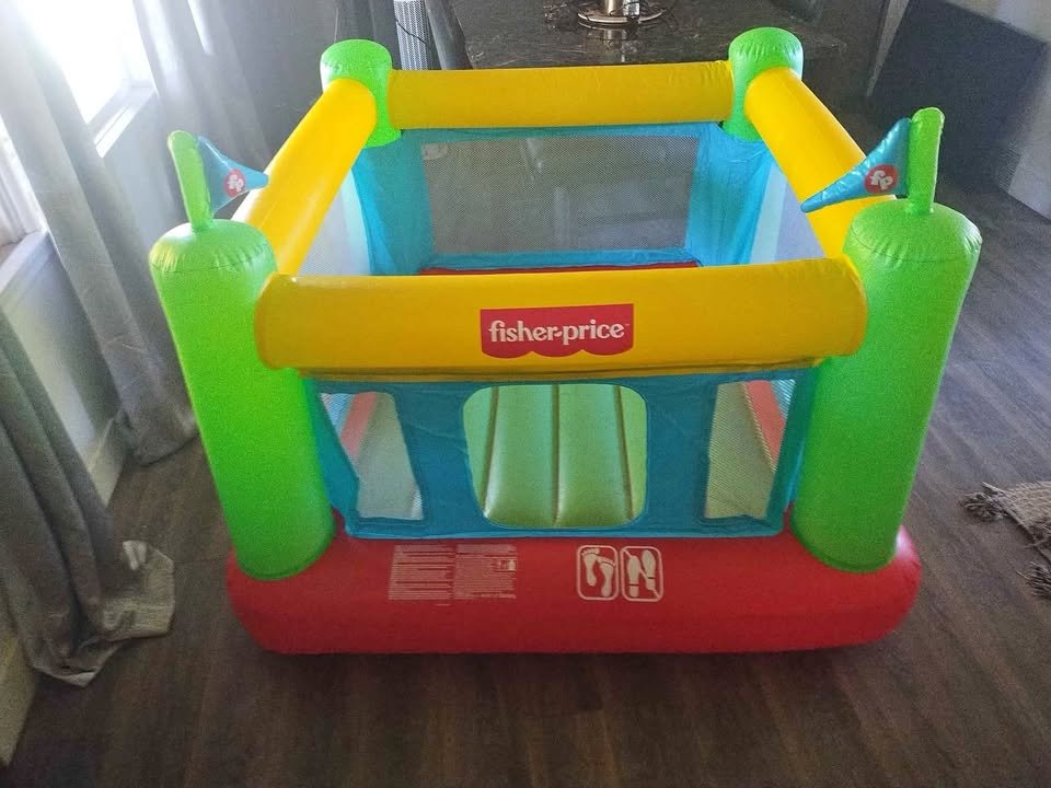 Inflatable bounce house